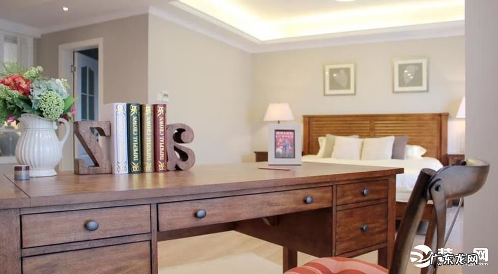 电脑桌摆放风水 进门看见电脑桌风水好么