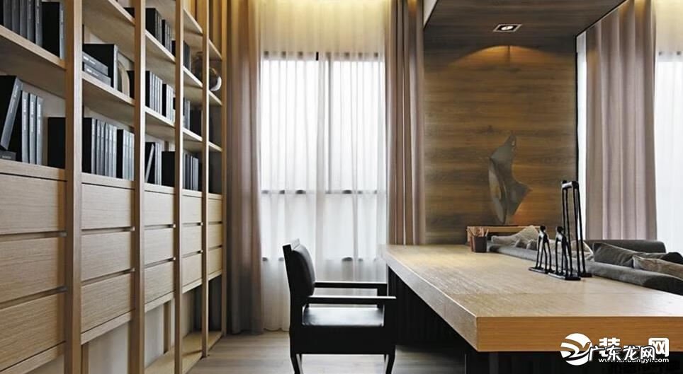 电脑桌摆放风水 进门看见电脑桌风水好么