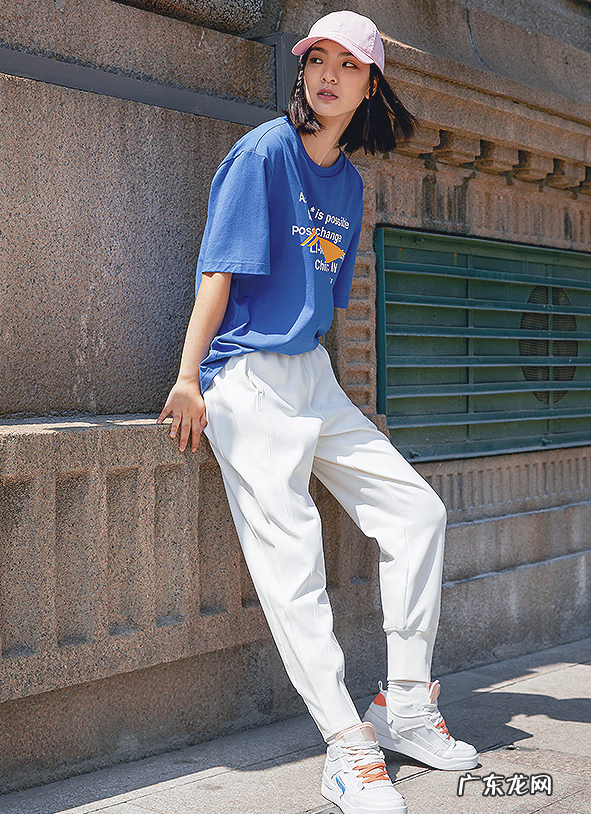 蓝色t恤搭配 蓝色T恤