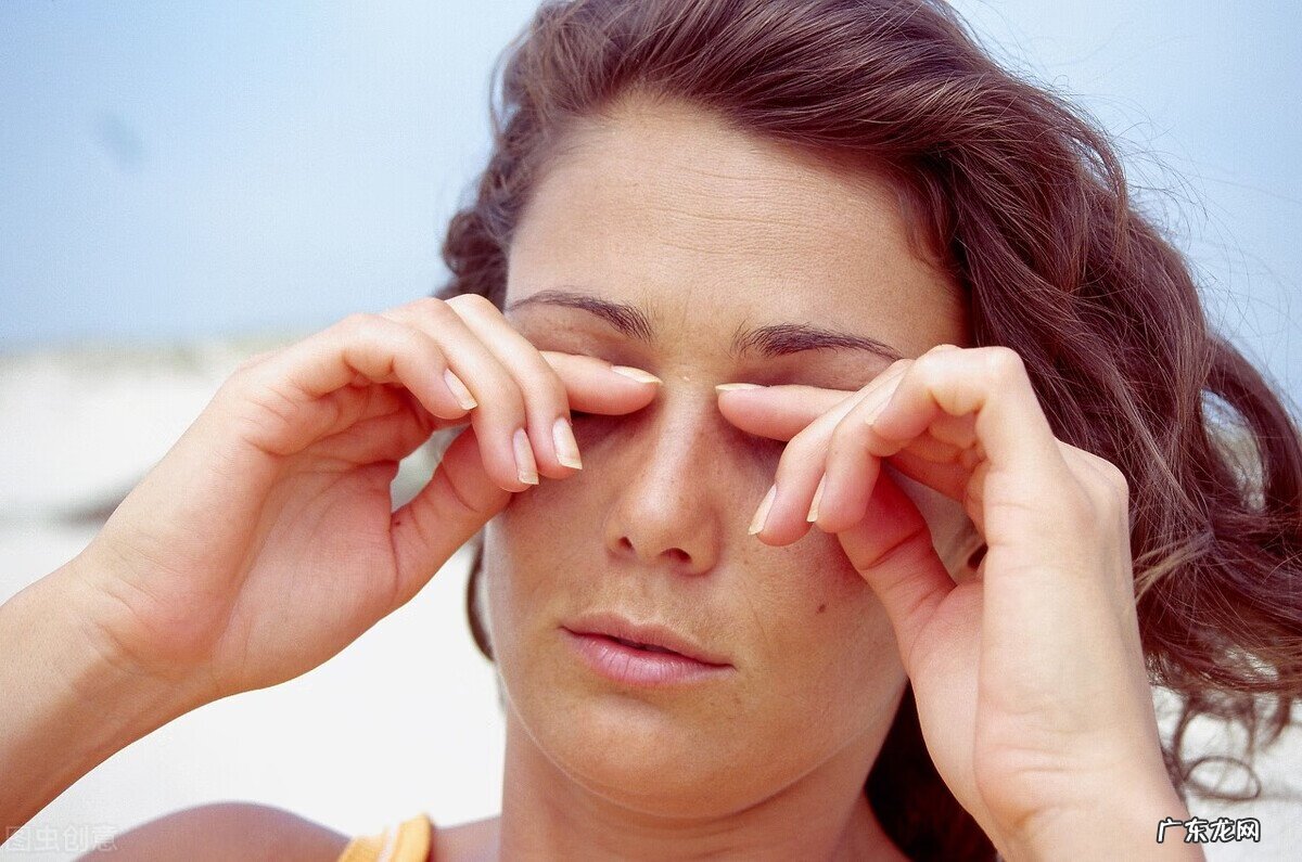 眼皮跳是什么情况 眼皮跳是怎么回事儿