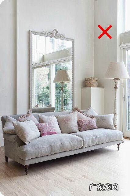 沙发不靠墙风水上有没有说法 沙发后面没墙风水好吗