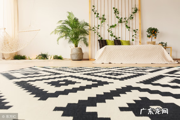 婴儿床中床 婴儿床床垫上面铺什么