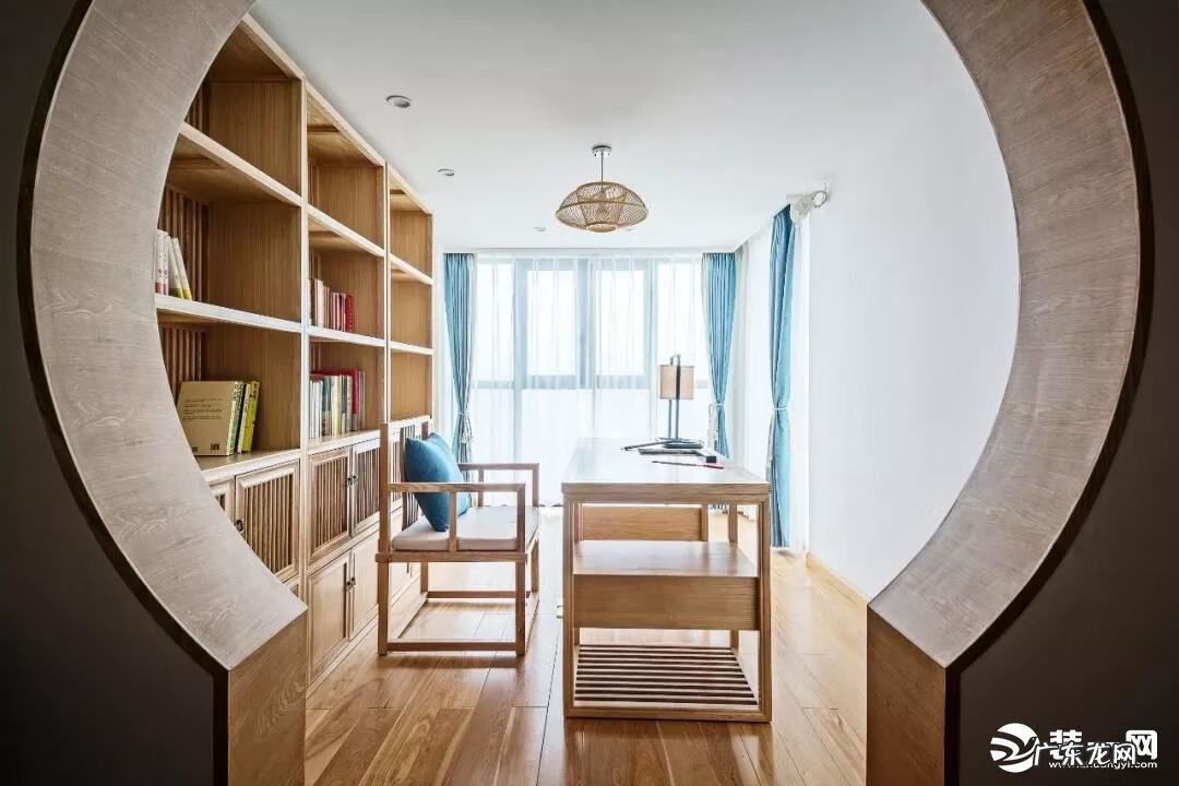 风水书桌上摆放些什么比较好