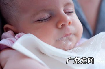6个月宝宝吐奶怎么回事 6个月宝宝吐奶怎么办