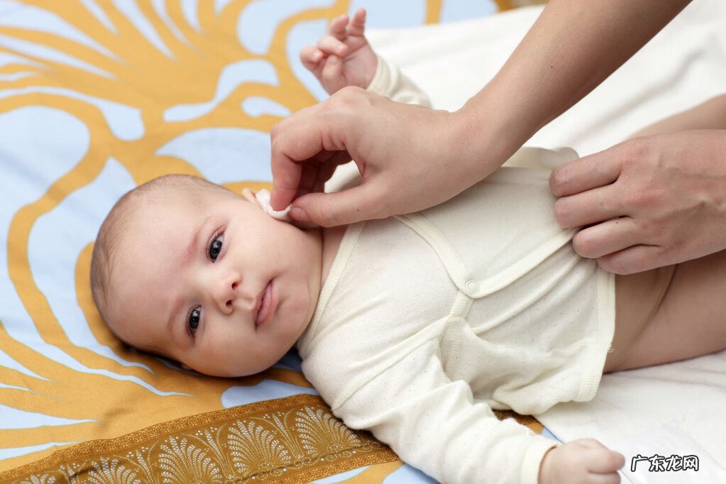 6个月宝宝吐奶怎么回事 6个月宝宝吐奶怎么办