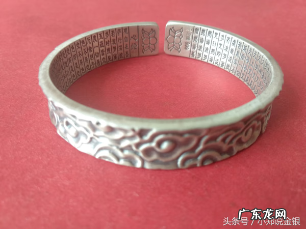 银手镯为什么变黄 银镯子变黄了是怎么回事