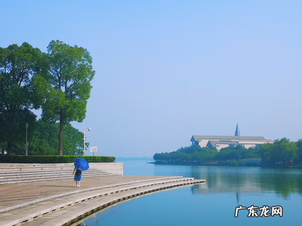 紫外线消毒灯的作用 紫外线消毒灯有用吗