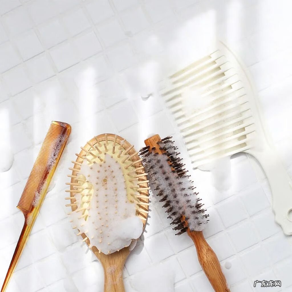 梳子断了怎么扔 风水 断了的梳子如何处理风水