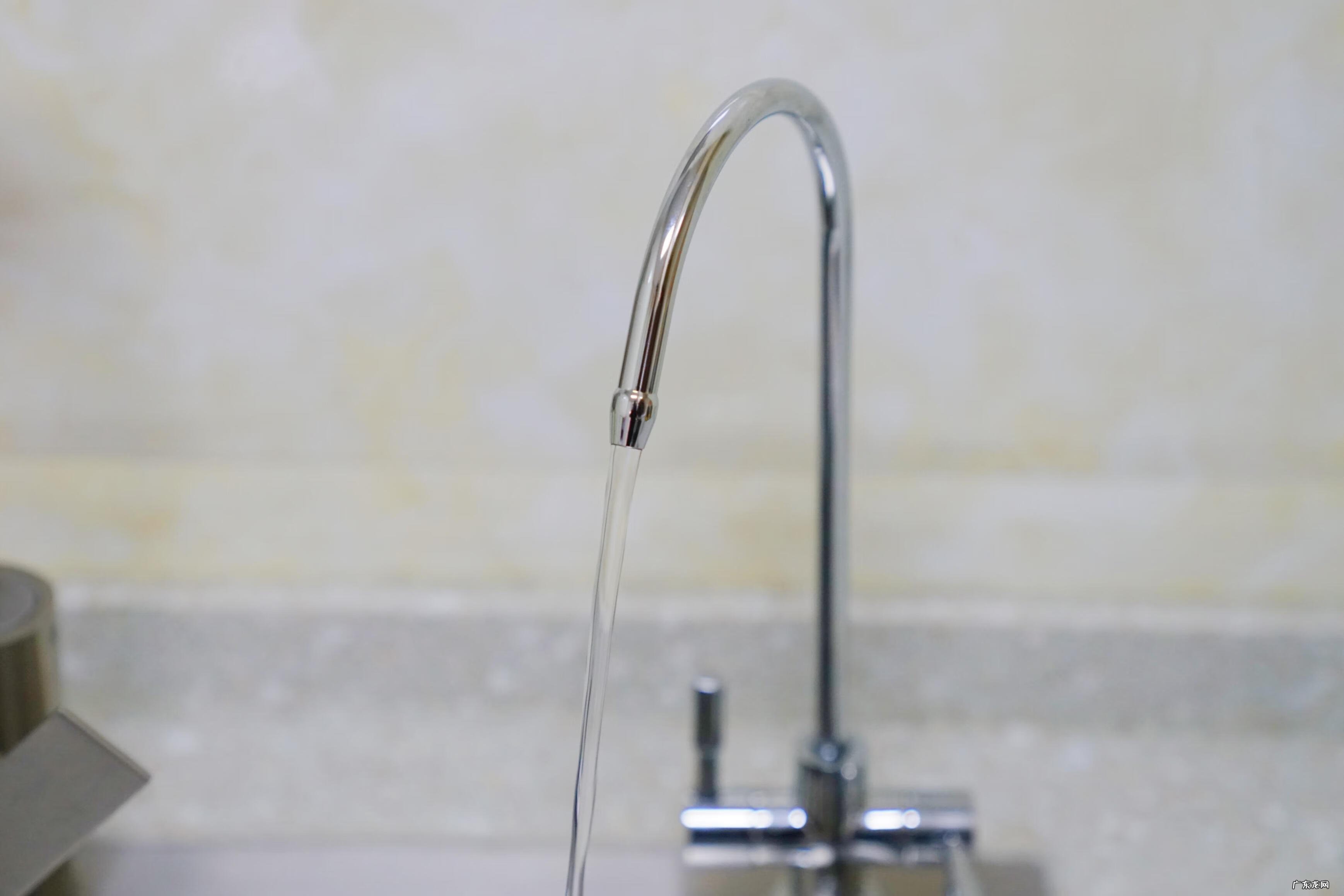 大门口装水龙头对风水有没有讲究 净水器水龙头装在左边好还是右边好