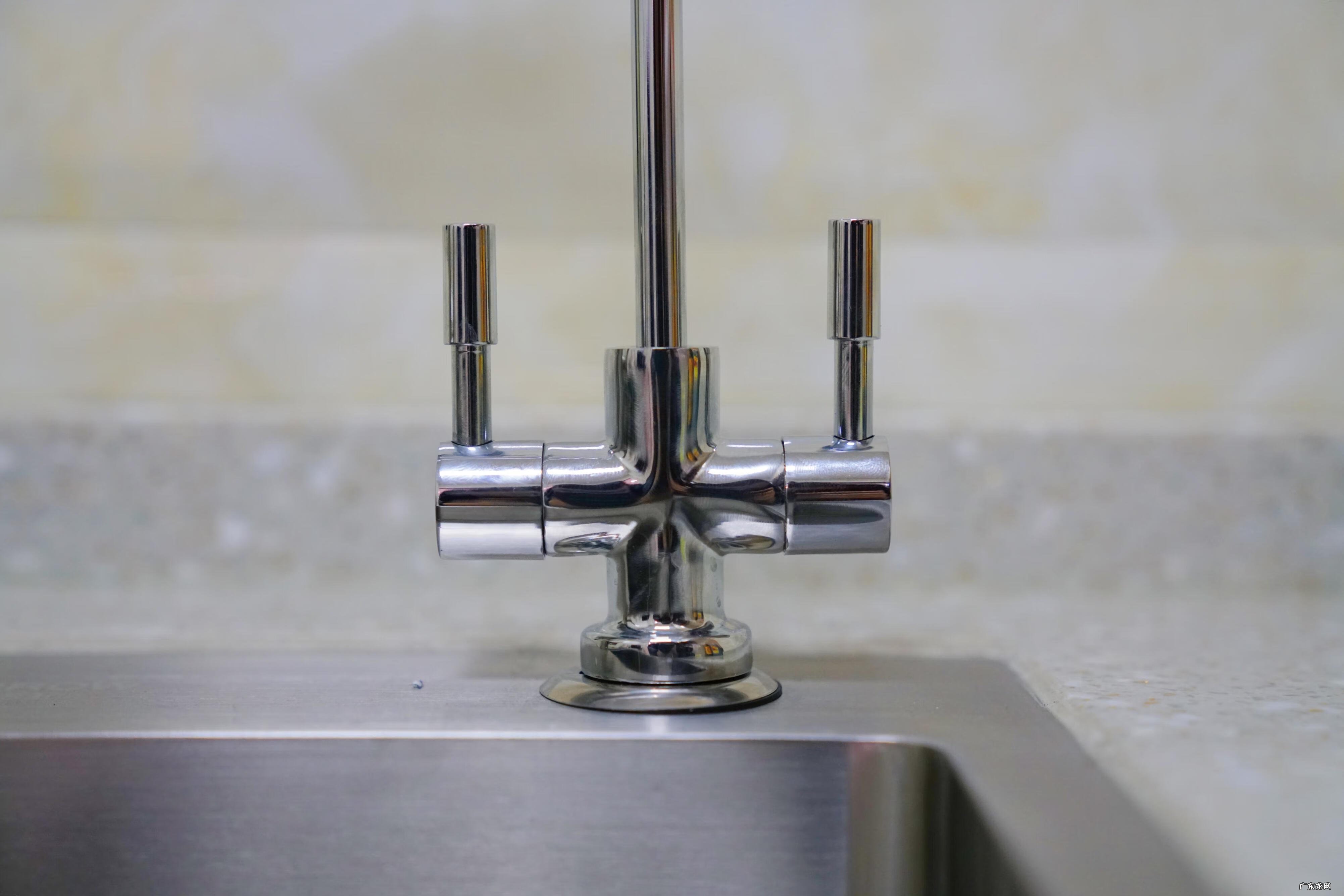 大门口装水龙头对风水有没有讲究 净水器水龙头装在左边好还是右边好