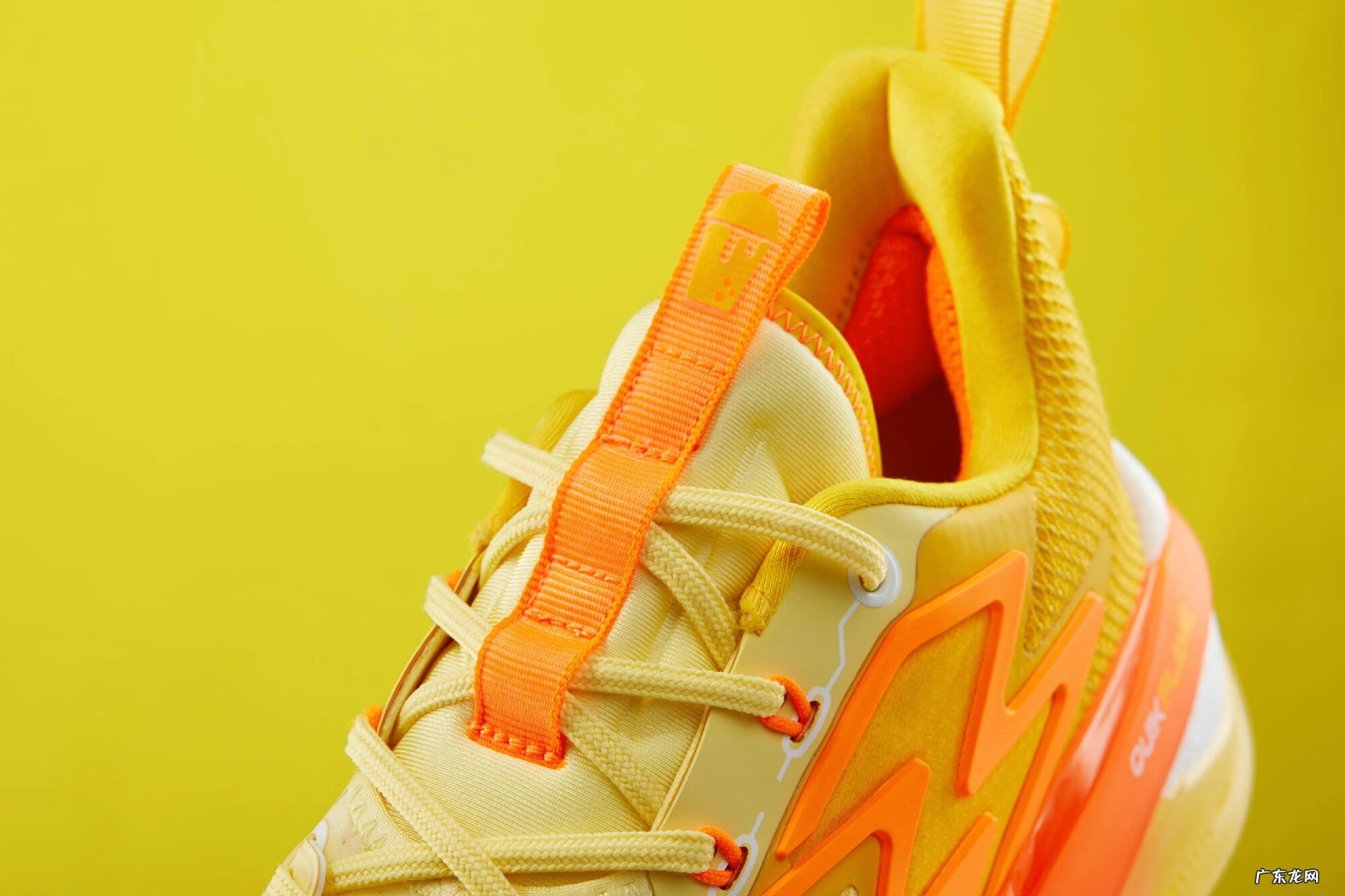 特步复古鞋系列 特步古风水晶底鞋