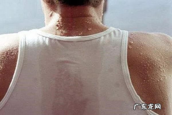 突然出虚汗是怎么回事 出虚汗是怎么回事儿