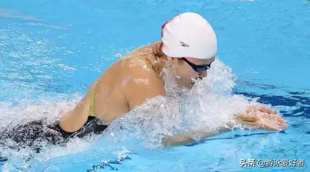 耳朵进水怎么快速出来 游泳时耳朵进水怎么办