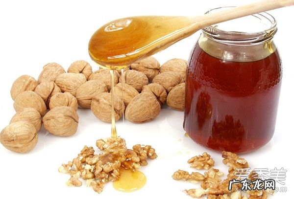 蜂蜜做面膜有什么功效 蜂蜜面膜作用与功效