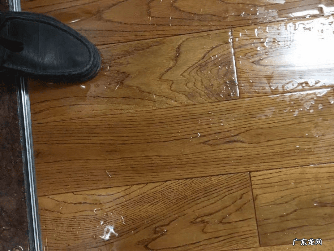 地板泡水干了以后会怎么样 地板泡水后有什么危害