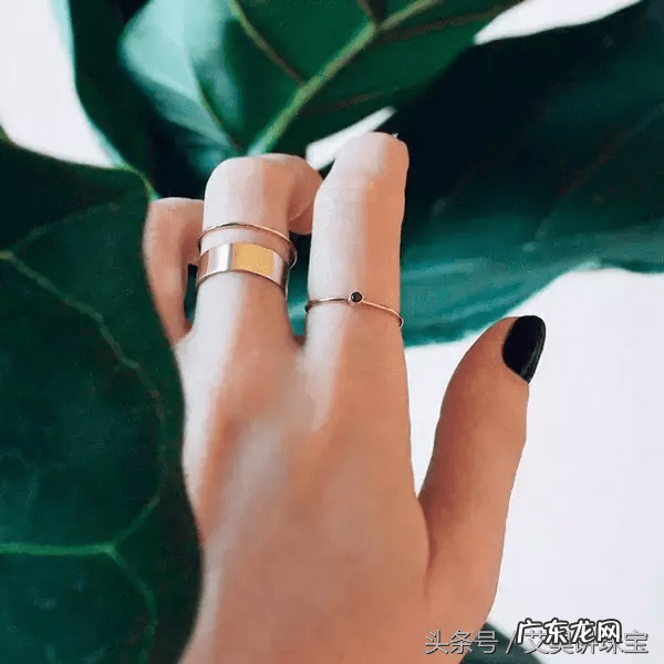 叠戴戒指寓意 金戒指叠戴