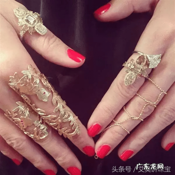 叠戴戒指寓意 金戒指叠戴