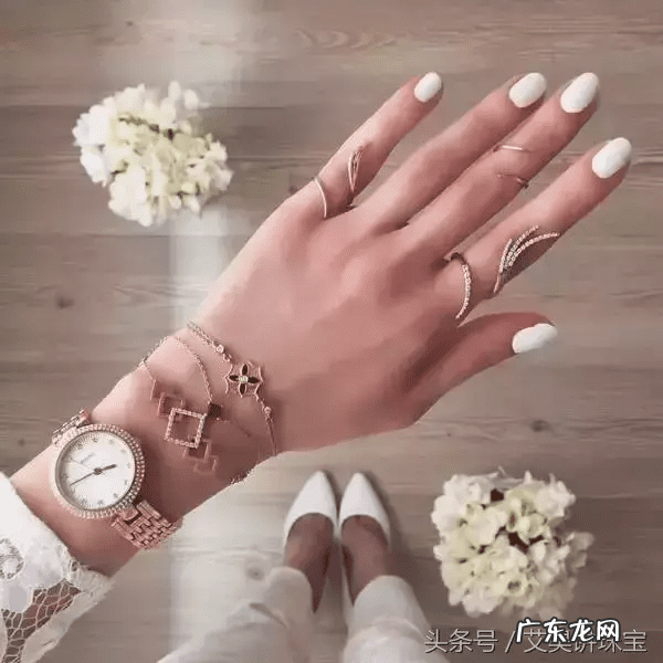 叠戴戒指寓意 金戒指叠戴