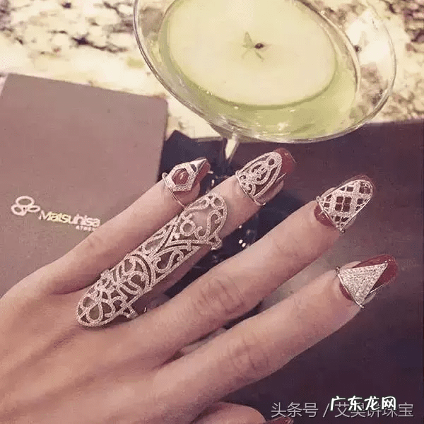 叠戴戒指寓意 金戒指叠戴