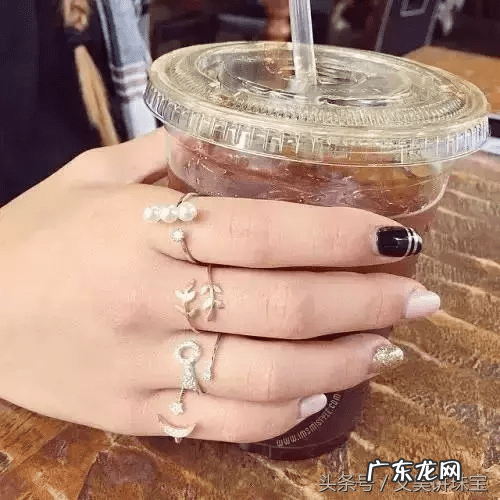 叠戴戒指寓意 金戒指叠戴