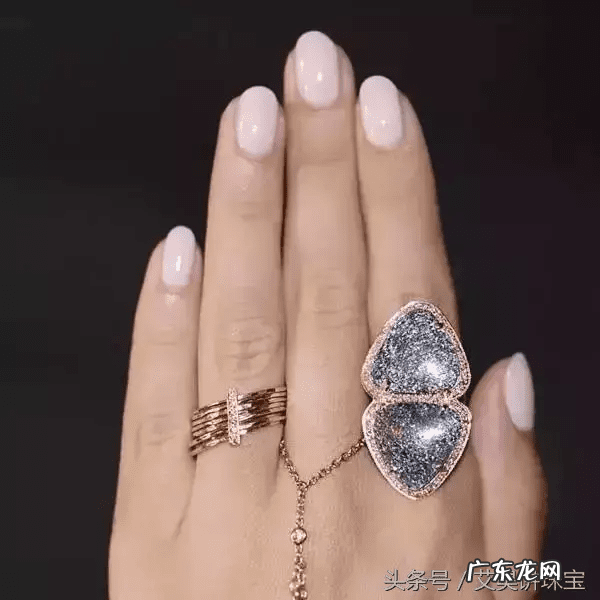 叠戴戒指寓意 金戒指叠戴