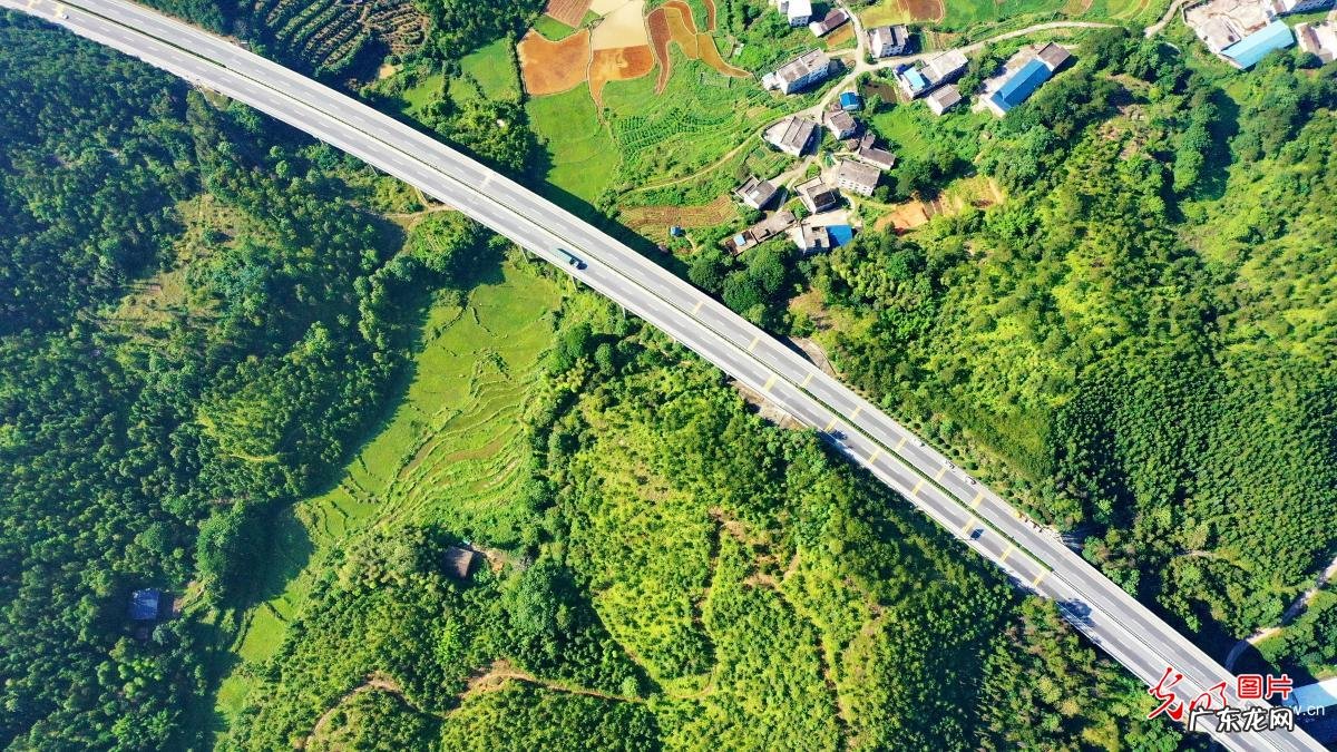农村马路图片 乡村公路风景图片