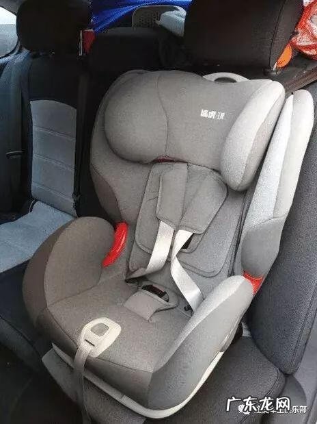汽车宝宝座椅 宝宝汽车安全座椅应该安装在什么位置