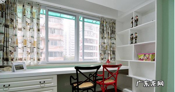 窗帘杆用什么颜色好看 窗帘杆应该和门的颜色一样么