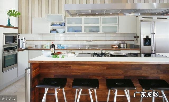 黑色的电视背景墙风水好不好 灶台面用黑色的用什么风水讲究