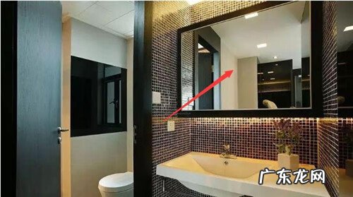 开门对镜子风水 风水开门见镜子怎么办