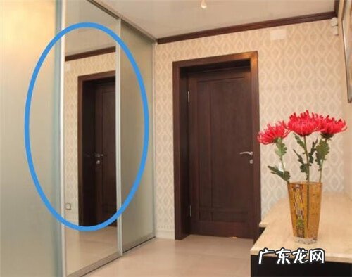 开门对镜子风水 风水开门见镜子怎么办