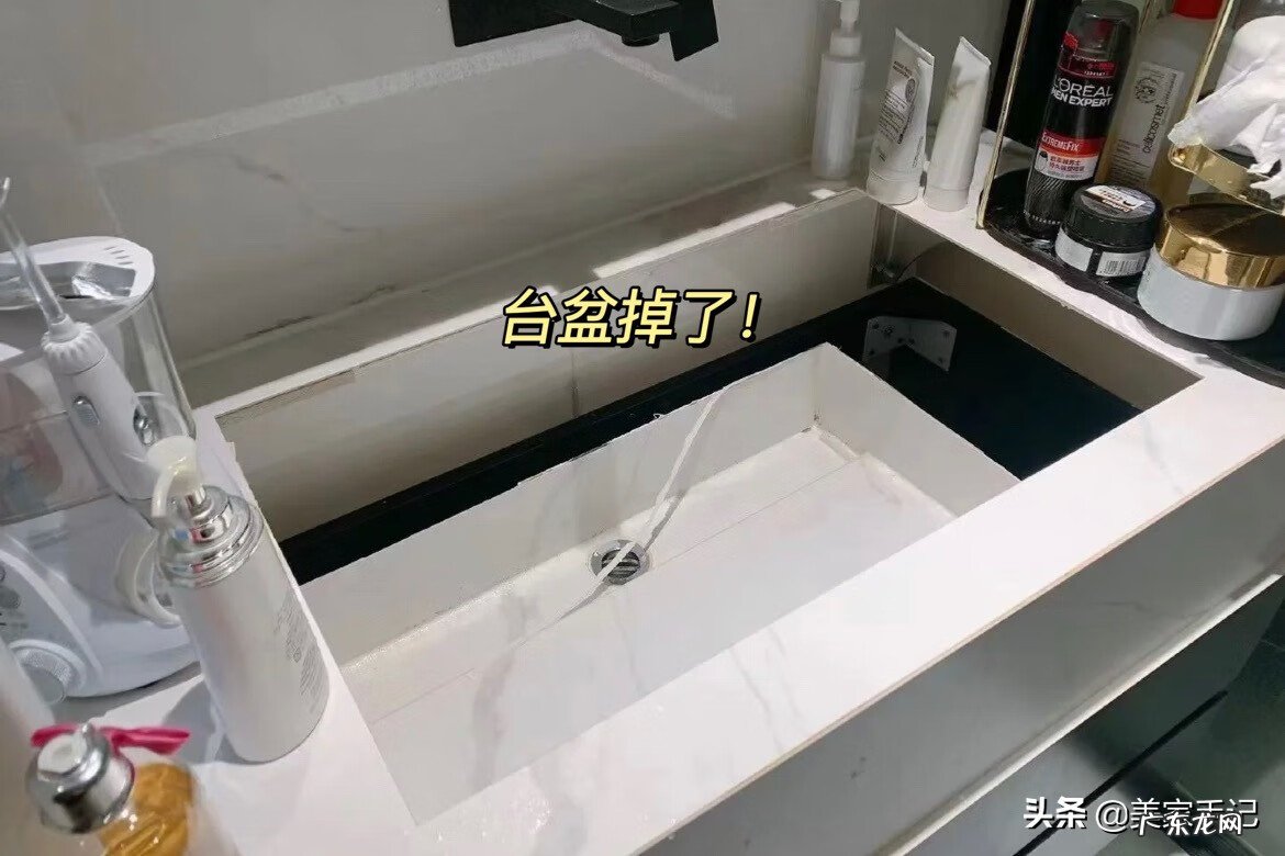 卫生间浴室柜风水镜图片 岩板一体盆浴室柜效果图