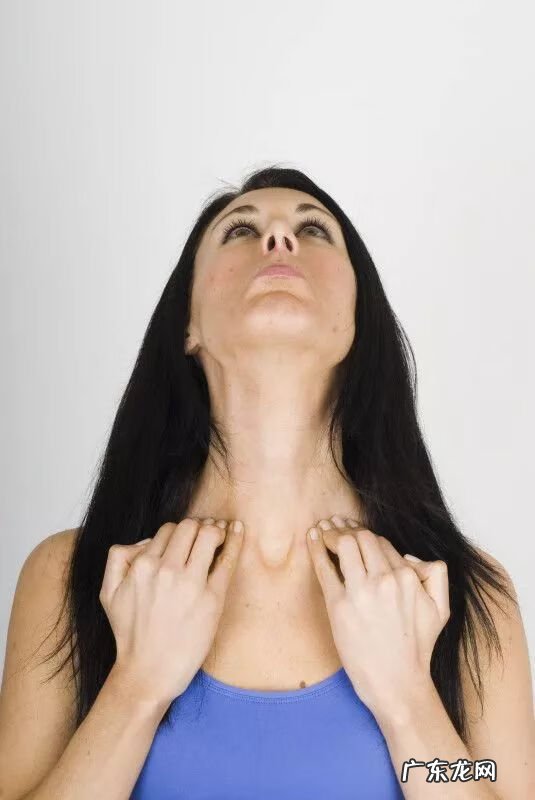 为什么年纪大了肩膀变厚 肩膀变厚怎么回事