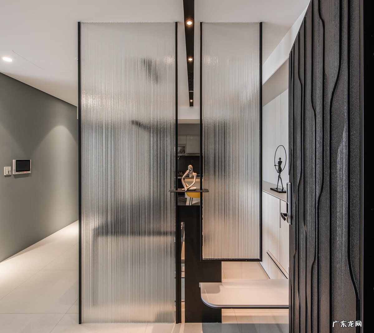 餐厅门对着入户门 进户门只对着餐厅风水