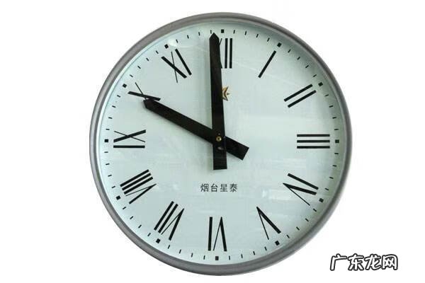 床头上面挂表好还是不好 卧室床头挂表好不好