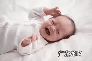 婴儿为什么一吃奶就哭 婴儿 一吃奶就哭