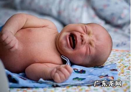 婴儿为什么一吃奶就哭 婴儿 一吃奶就哭