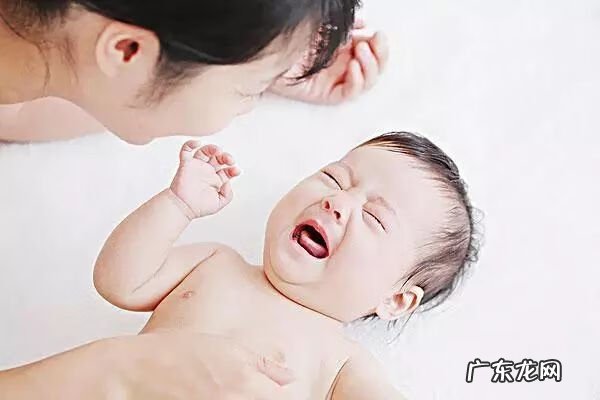 婴儿为什么一吃奶就哭 婴儿 一吃奶就哭