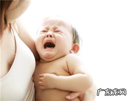 婴儿为什么一吃奶就哭 婴儿 一吃奶就哭