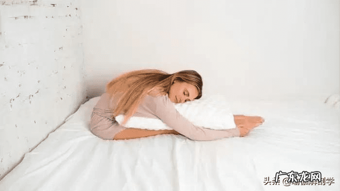 最简单的帮助睡眠的瑜伽动作 睡前瑜伽动作