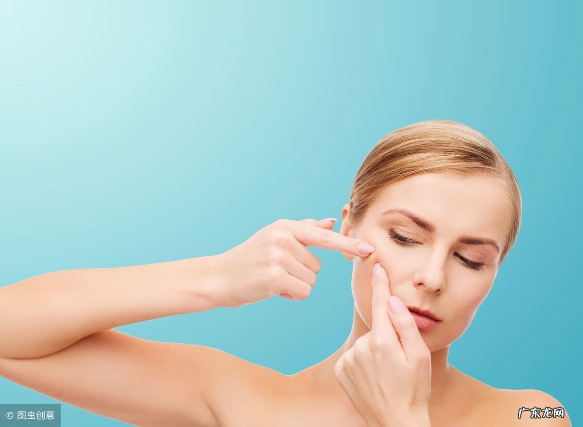 眉心反复长痘痘什么原因 男人眉心长痘痘是什么原因