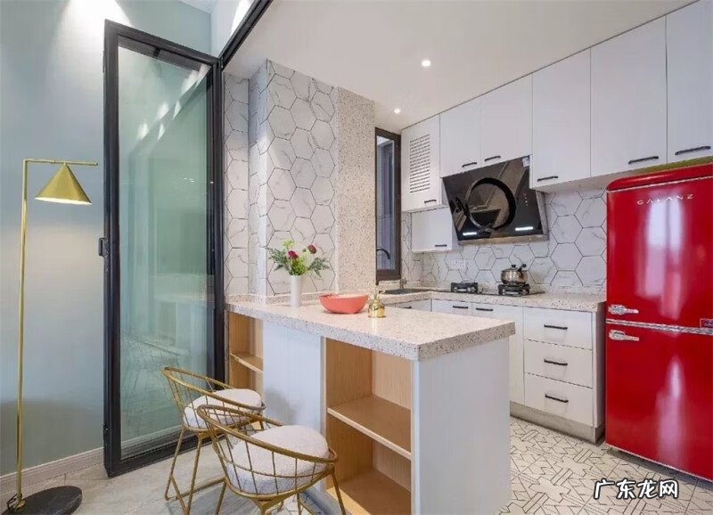 橙色床头配什么颜色四件套 橙色的床风水好吗