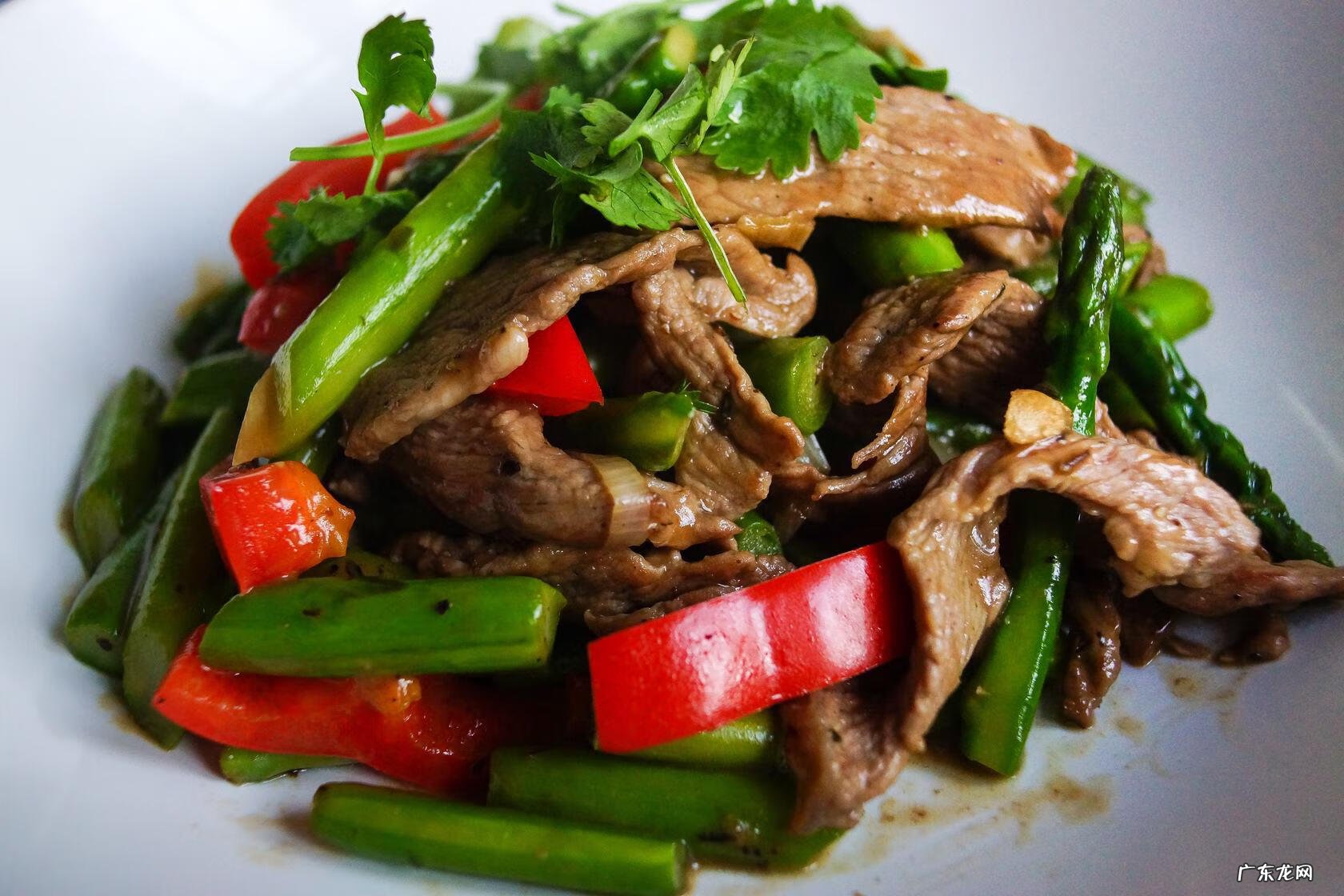 青椒炒牛肉怎么炒好吃窍门 青椒炒牛肉用什么牛肉