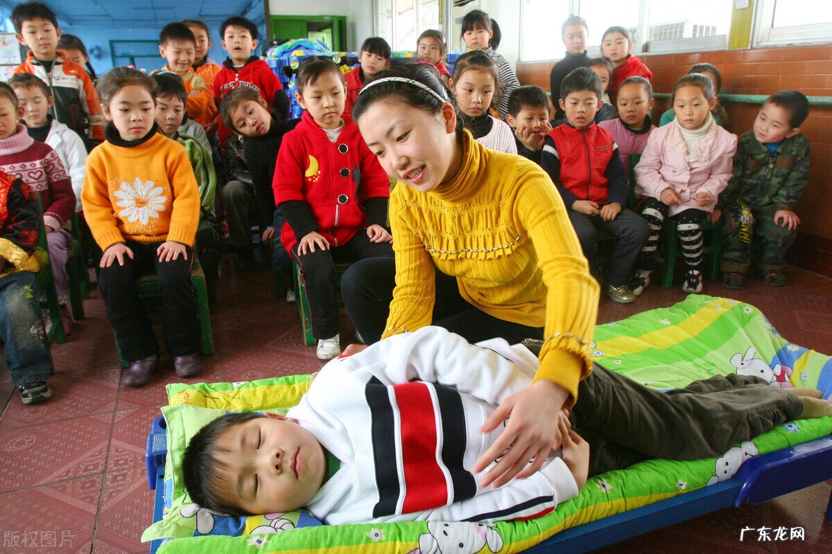三周岁宝宝小鸡露不出头来 幼儿包皮过长怎么办