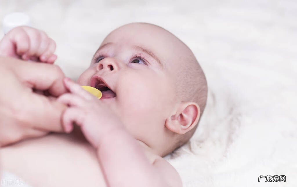 婴儿体温37.6度算不算发烧 一个月的婴儿多少度算发烧