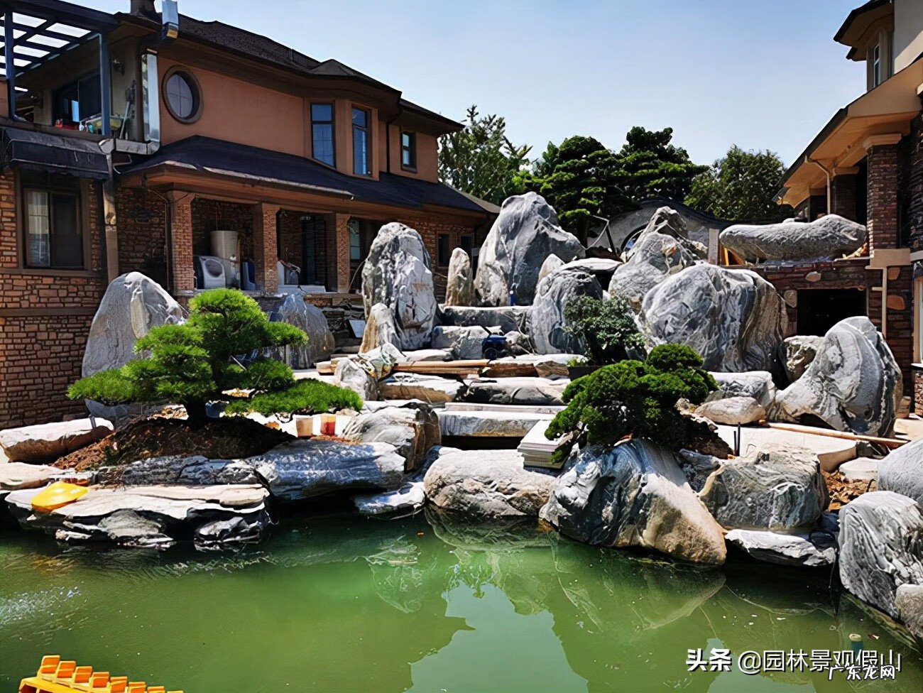 屋后有鱼塘对风水有何影响 屋背有鱼塘怎样改变风水