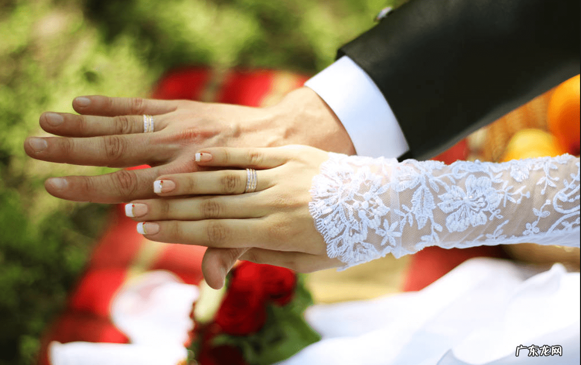 男生戴金戒指俗气吗 男人戴戒指风水