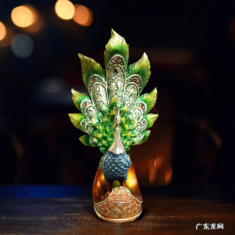 孔雀摆件风水作用 孔雀有啥风水寓意