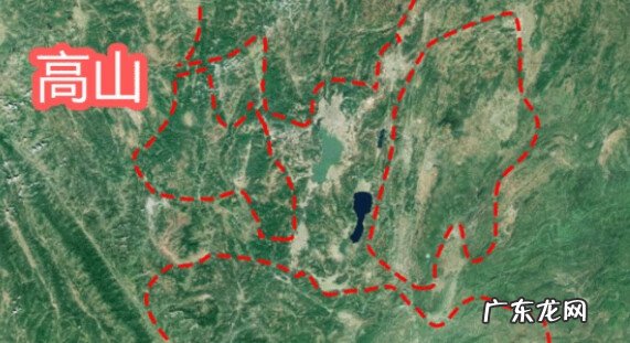 风水三面环山的地势 三面环山西面是水的风水好吗