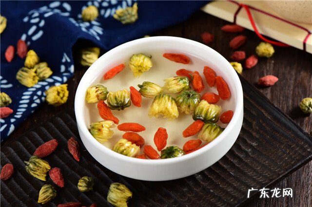 枸杞子泡酒喝有啥好处 枸杞子泡酒喝的功效方法